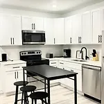 Extravagant 3 Bedroom Near Art Museum