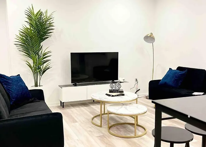 Extravagant 3 Bedroom Near Art Museum